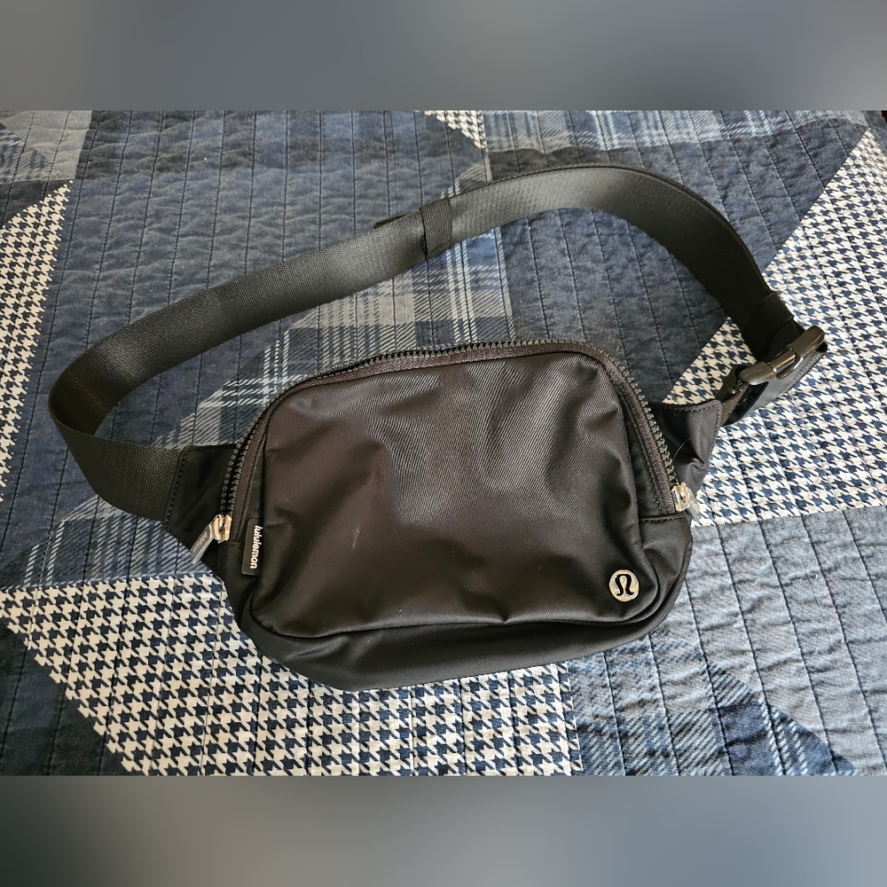 Lululemon Everywhere Belt Bag